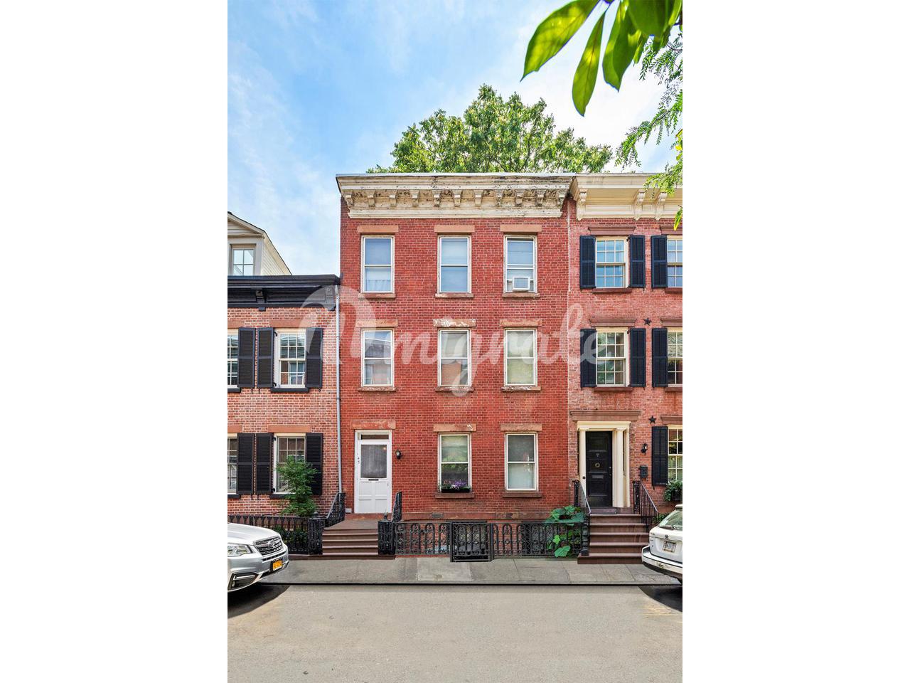 Вилла в 43 BARROW ST, TOWNHOUSE - West Village, New York