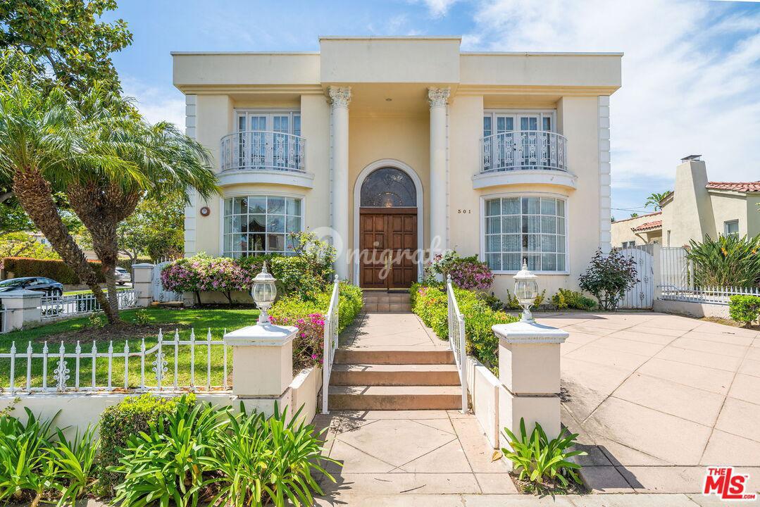 Вилла в 301 N Palm Dr - Beverly Hills, California