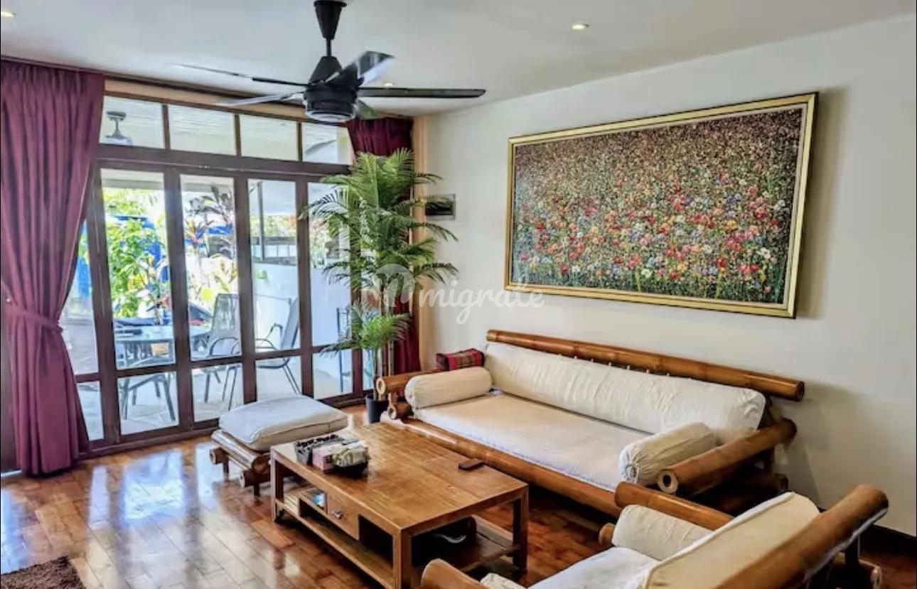 Cozy & Quiet Gem in Central Patong Townhouse with Private Park