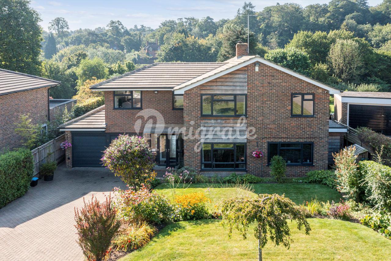 Вилла в St. Catherines Drive, Guildford, Surrey, GU2.