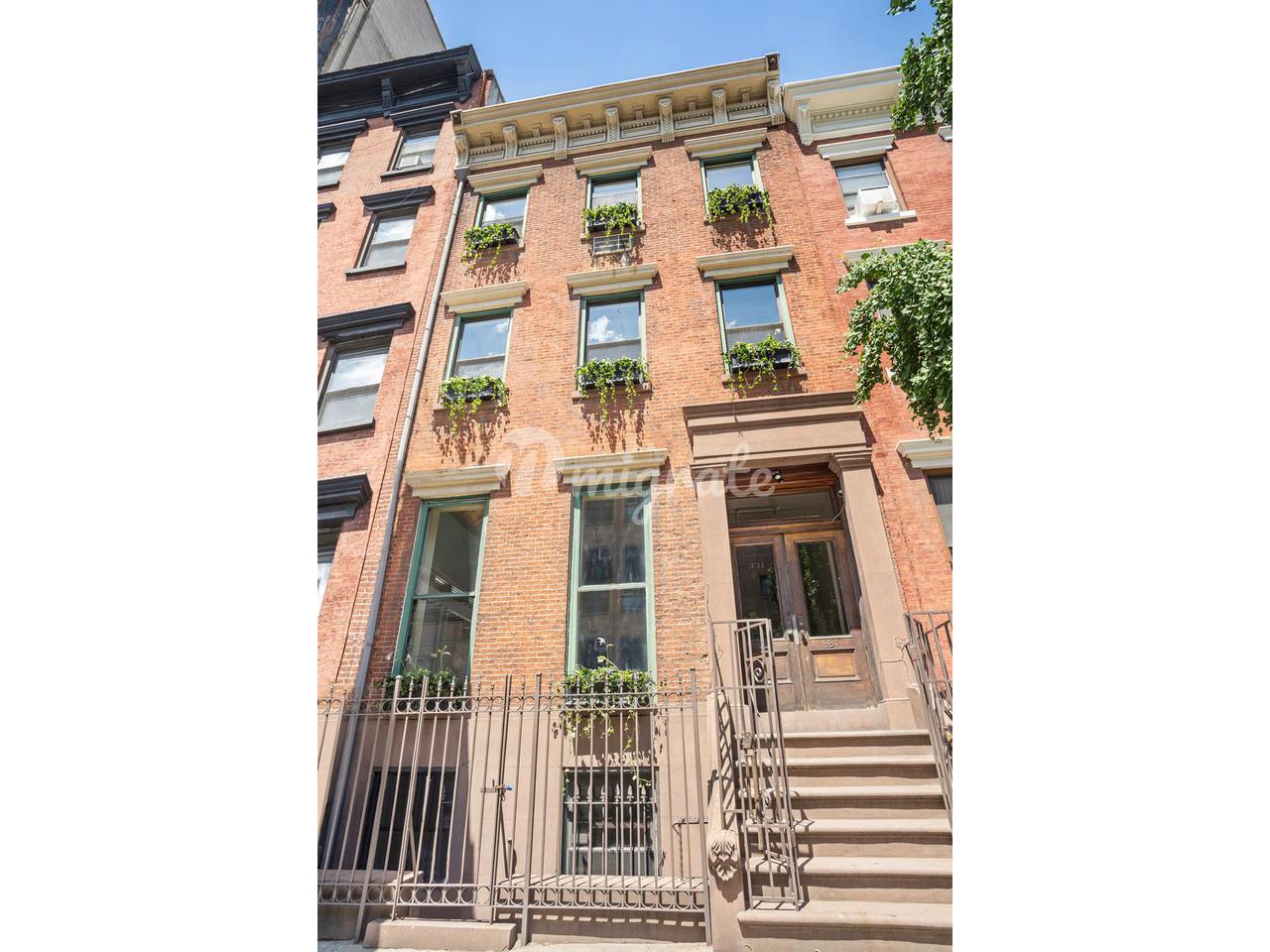Вилла в 331 W 18TH ST, TOWNHOUSE - Chelsea, New York