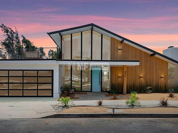 Дом с красивым видом на Лос-Анджелес (4470 Don Felipe Dr, Los Angeles, CA 90008)