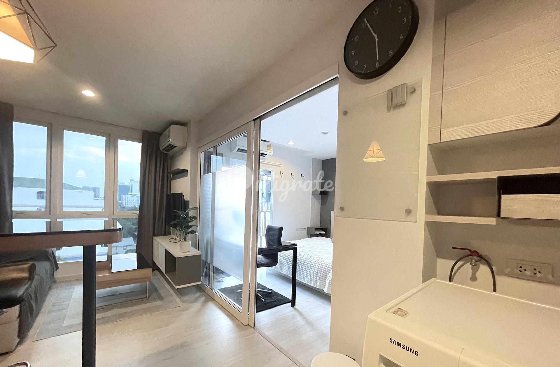 1 спален Кондо на продажу в The Key Udomsuk (The Key Udomsuk)