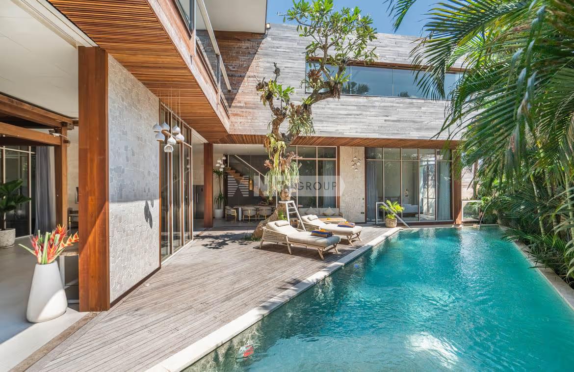 Modern tropical 5-bedroom villa in the heart of Pererenan