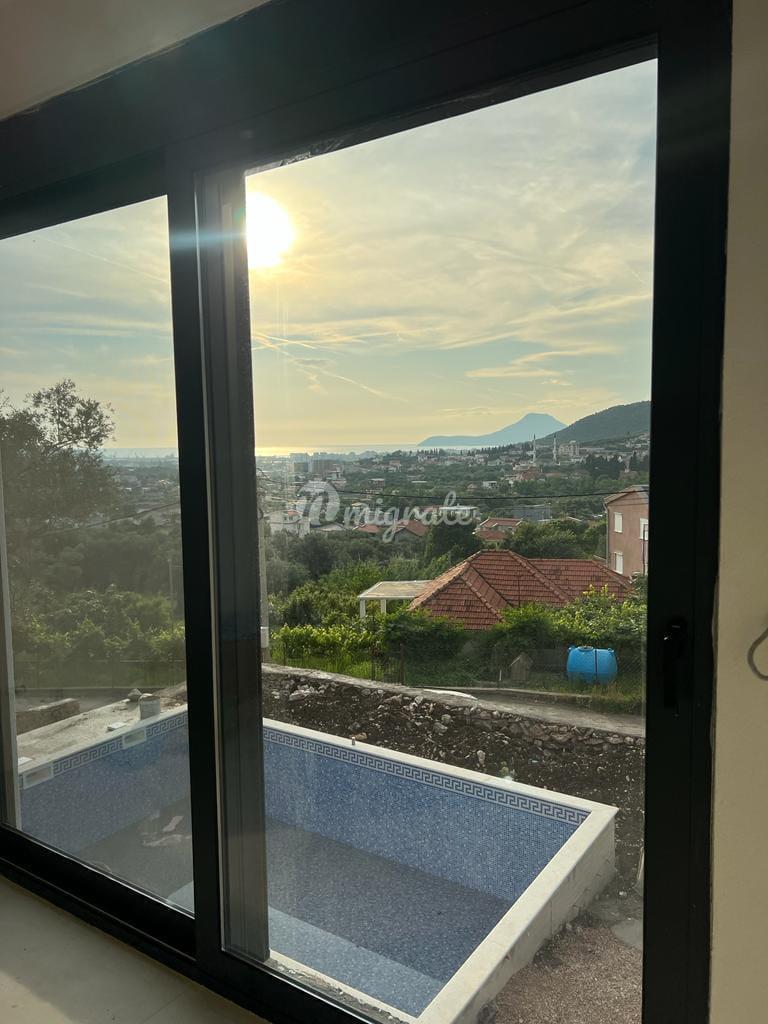 Просторный дом на продажу в Баре с видом на город (Spacious house for sale in Bar with city view)