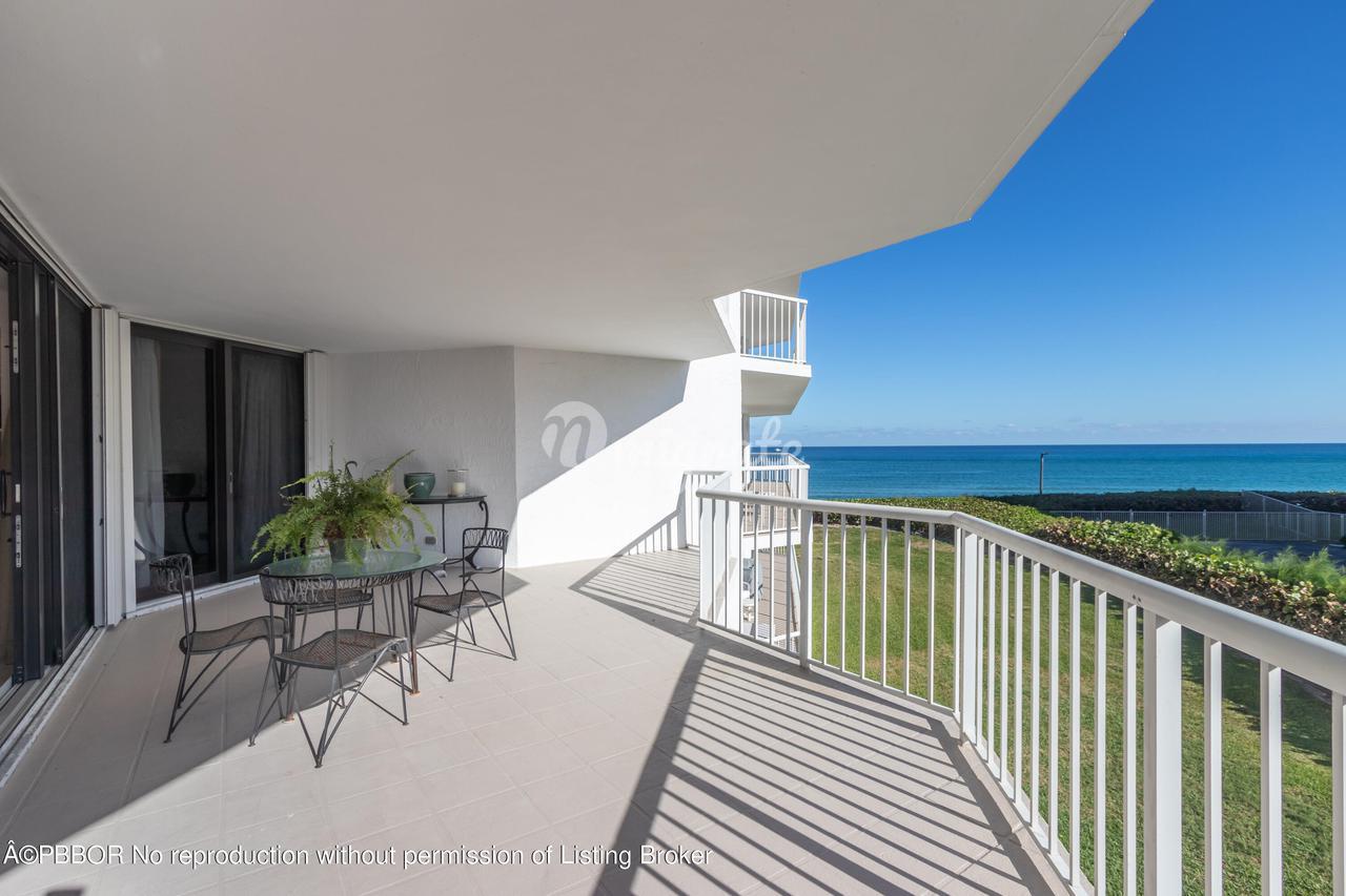 Кондоминиум в 3170 S Ocean Boulevard, 301 S - Palm Beach, Florida