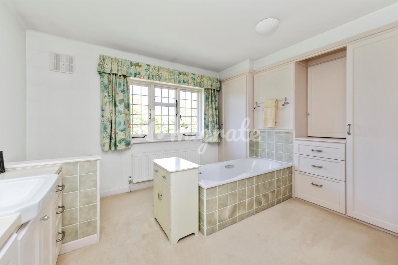 Вилла в Dedswell Drive, West Clandon, Guildford, Surrey, GU4