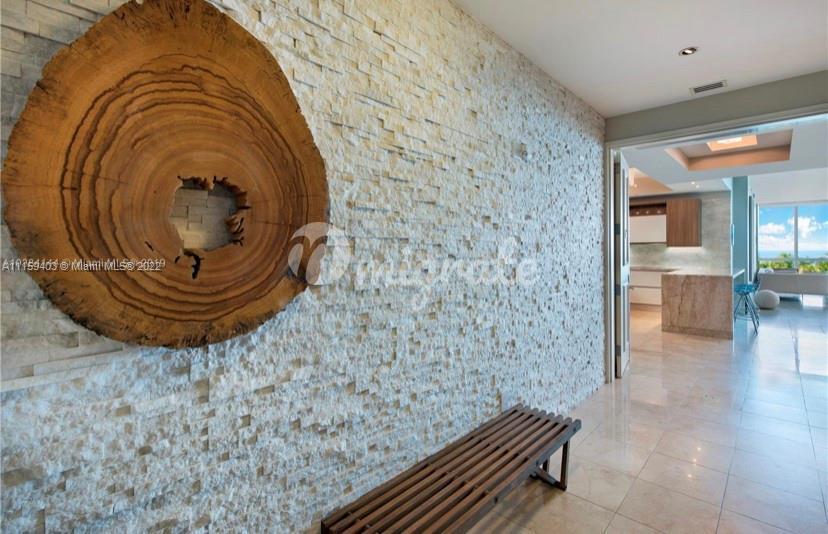 Кондоминиум в 100 S Pointe Dr , 607 - Miami Beach, Florida