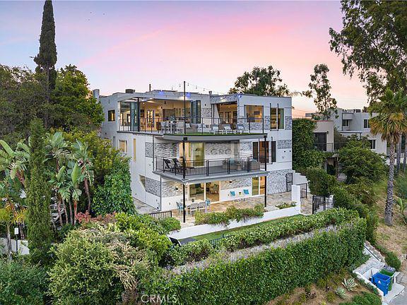 Обновленный дом в популярном районе Лос-Анджелеса (3420 Blair Dr, Los Angeles, CA 90068)