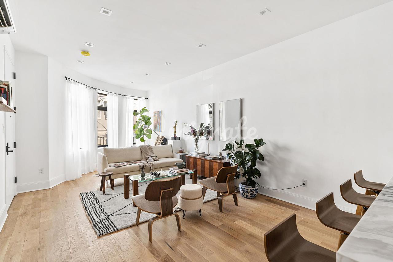 Кондоминиум в 1736 GEORGE ST, 2 - Ridgewood, New York