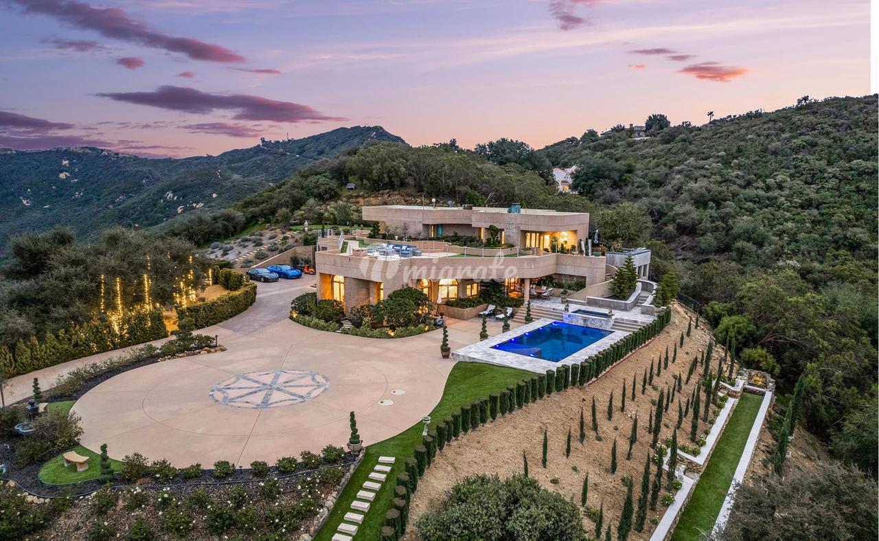 Вилла в 415 Stunt Road - Malibu, California