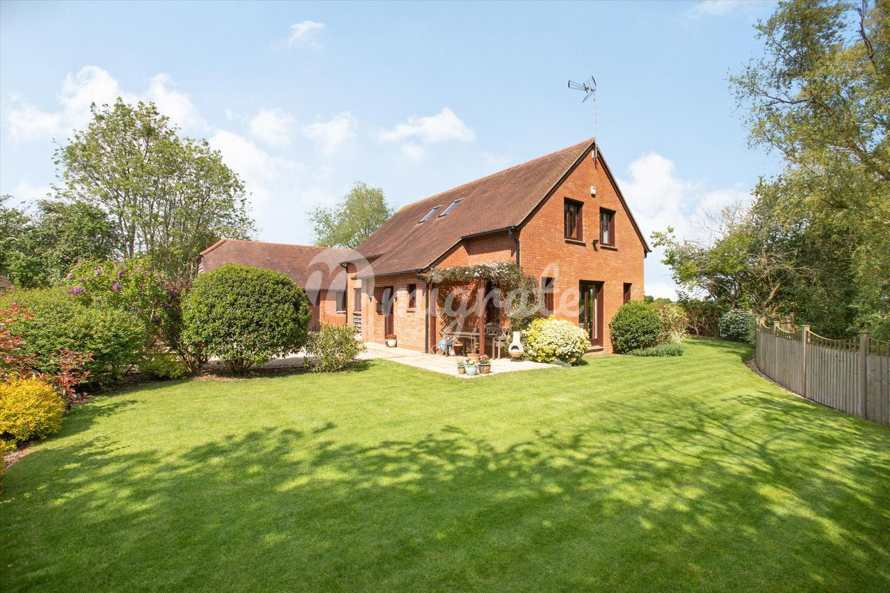 Продажа - Вилла в Apperley, Gloucester, Gloucestershire, GL19 - Gloucester  в Великобритании, цена € 796 659 | KF.expert