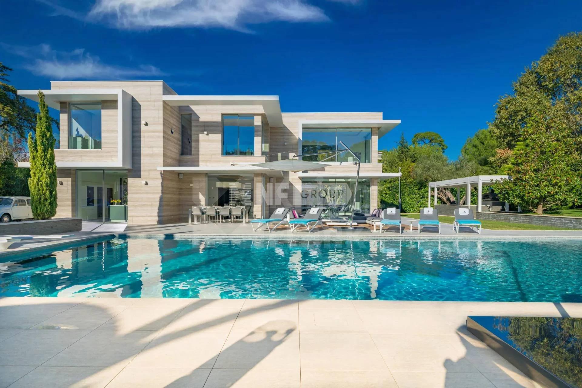 Современная вилла на Кап д