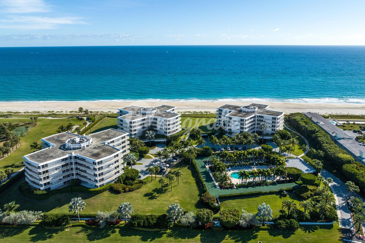 Кондоминиум в 2500 S Ocean Boulevard, 2 D 1 - Palm Beach, Florida
