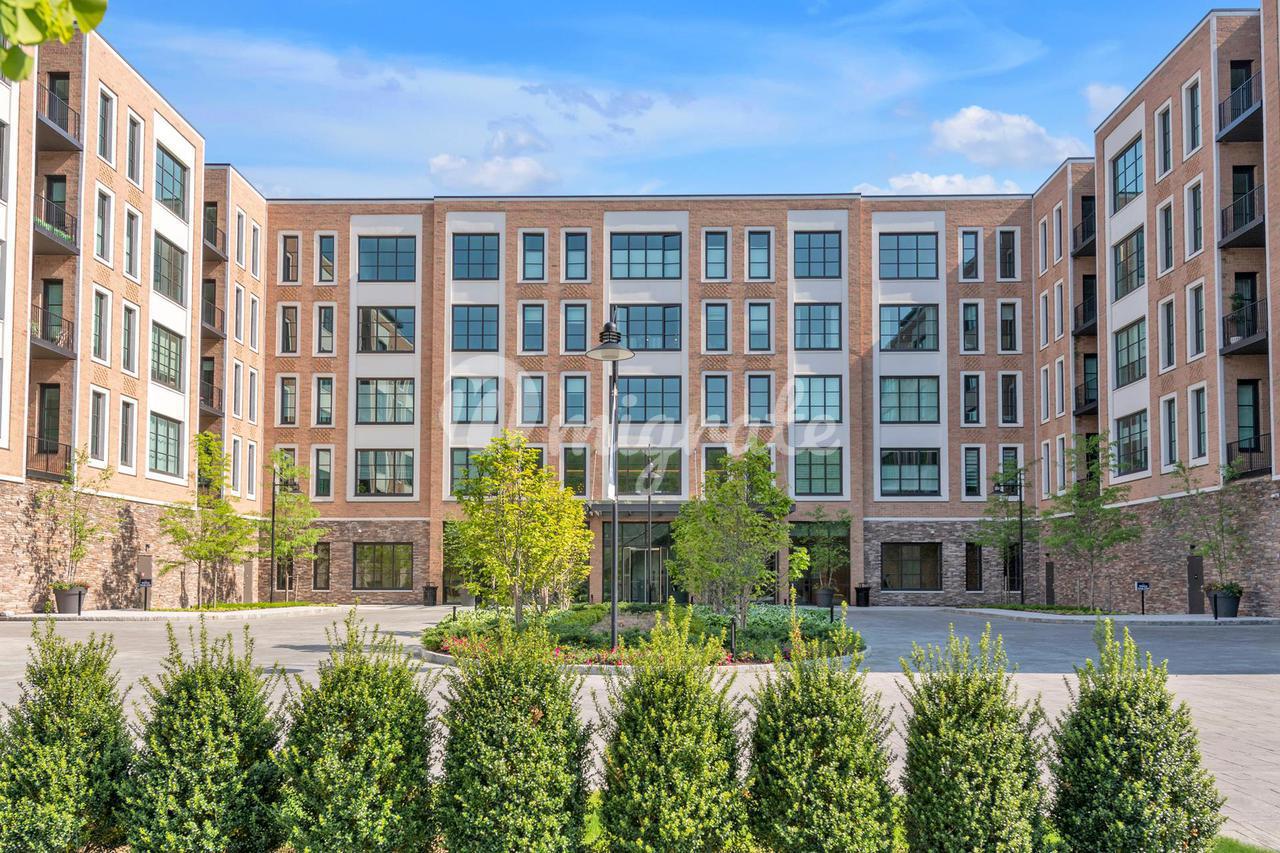 Кондоминиум в 100 Garvies Point Rd, 1037 - Glen Cove, New York