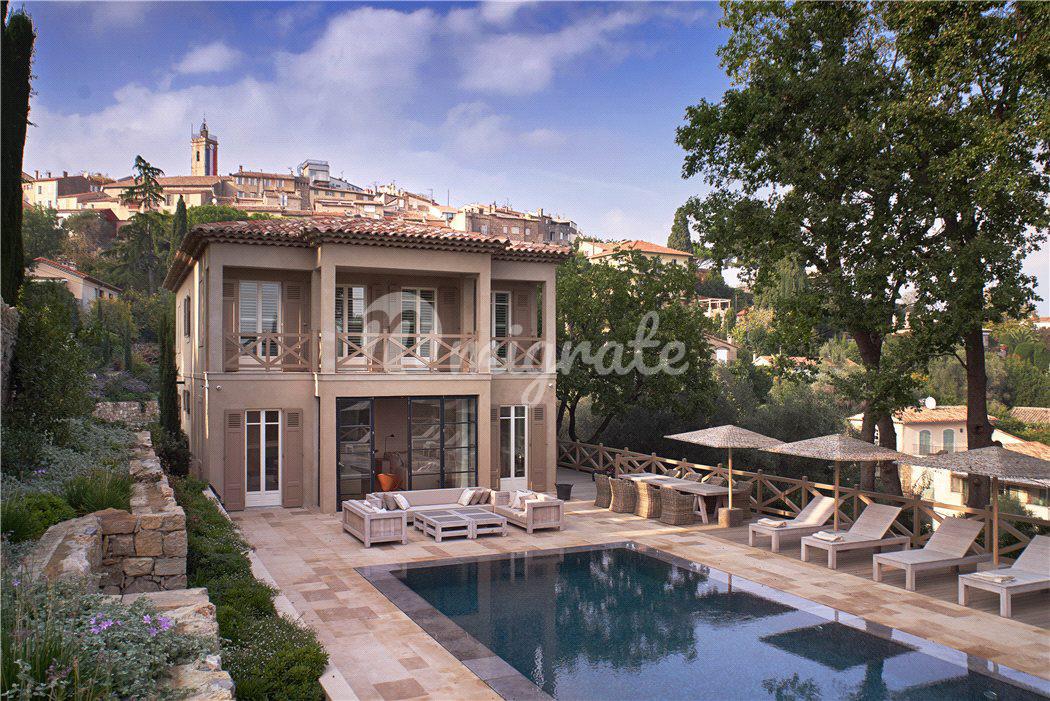 Великолепный дом с видом на море