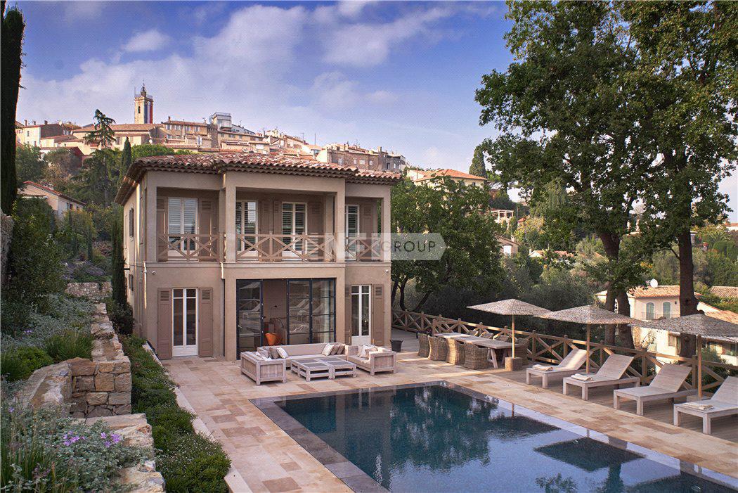 Великолепный дом с видом на море