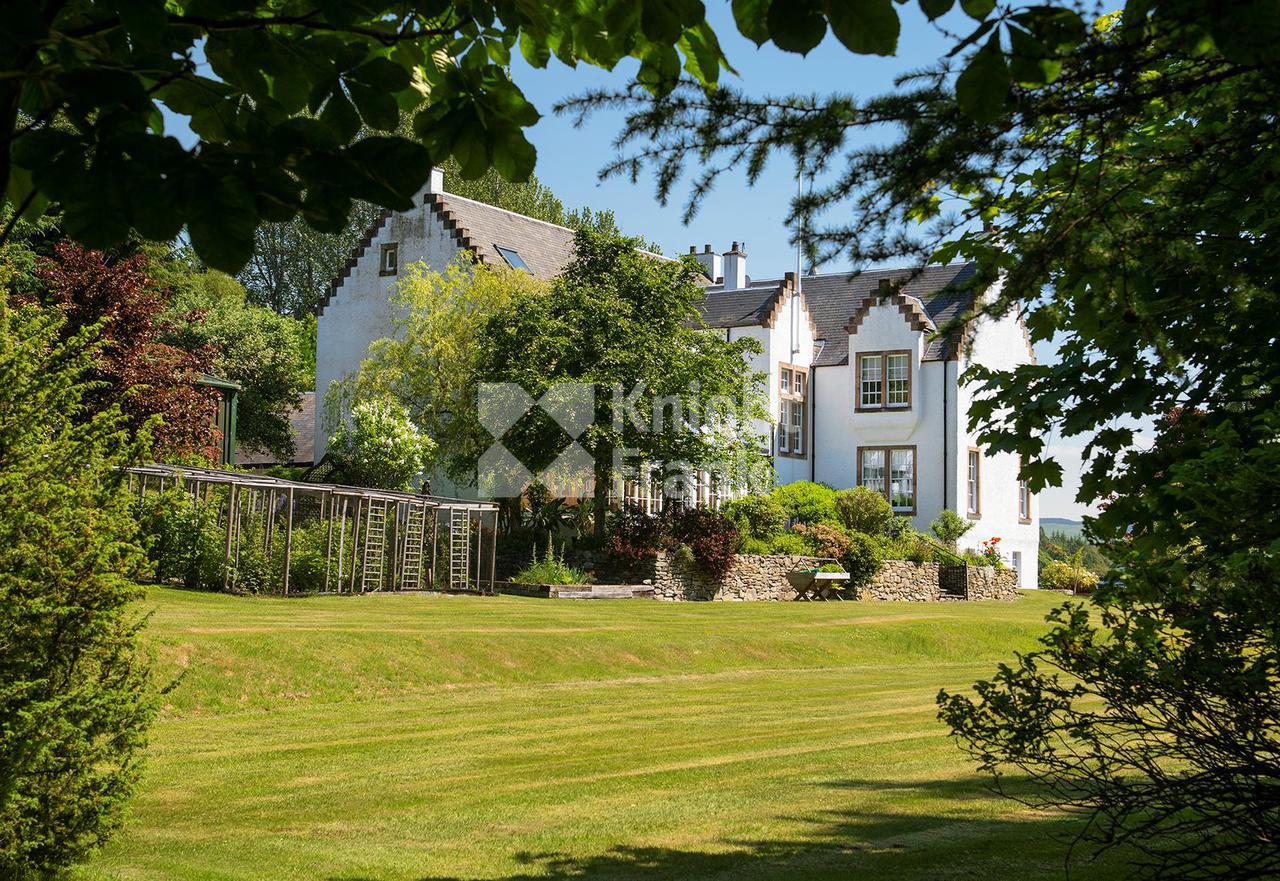 Продажа - Вилла в Woodhouselee, Bruar, Perthshire, PH18 - Bruar в  Великобритании, цена € 1 437 416 | KF.expert