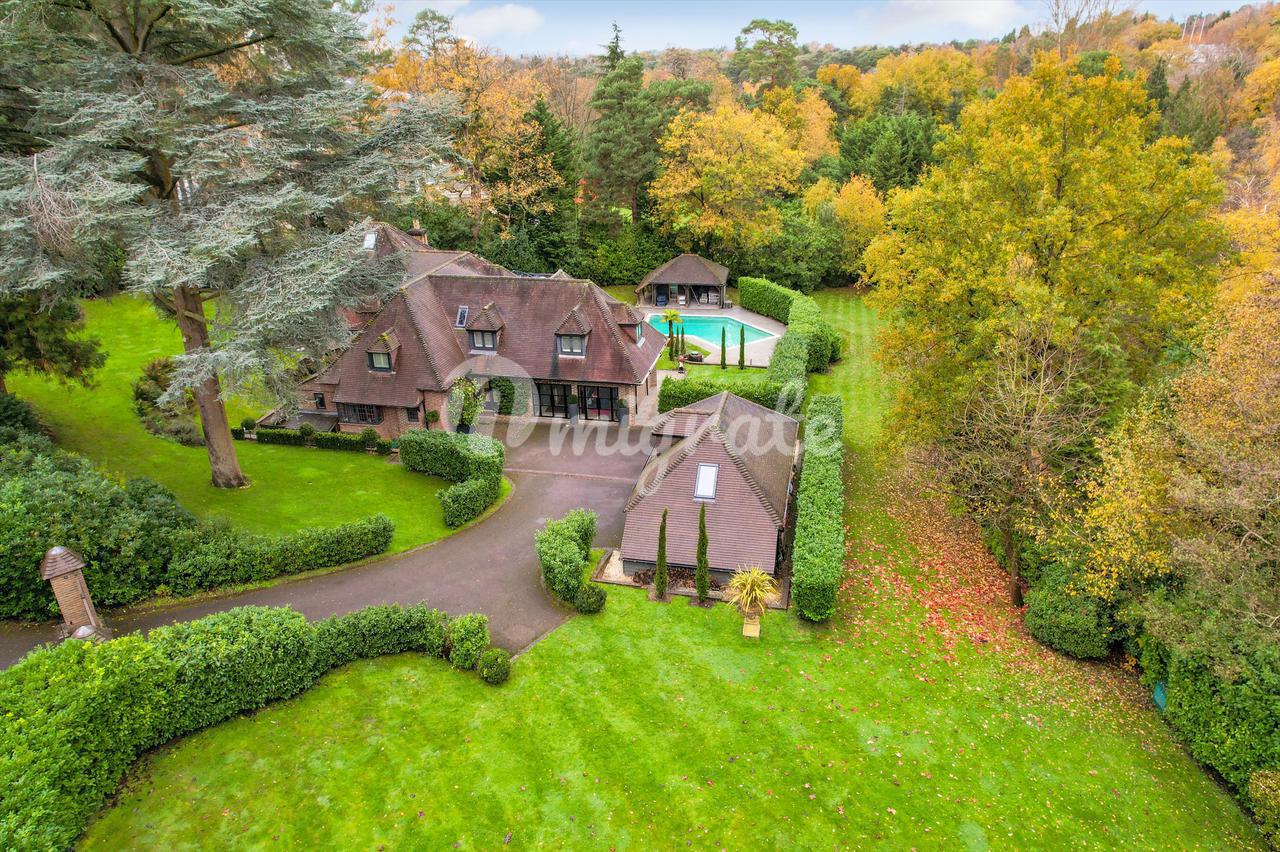 Вилла в Yaffle Road, Weybridge, Surrey, KT13