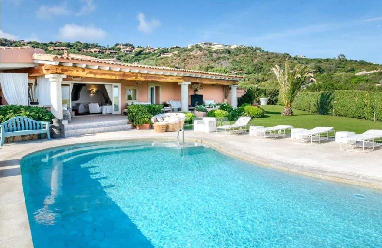 Средиземноморский дом в Коста-Смеральде (Knight Frank 25.07.23)