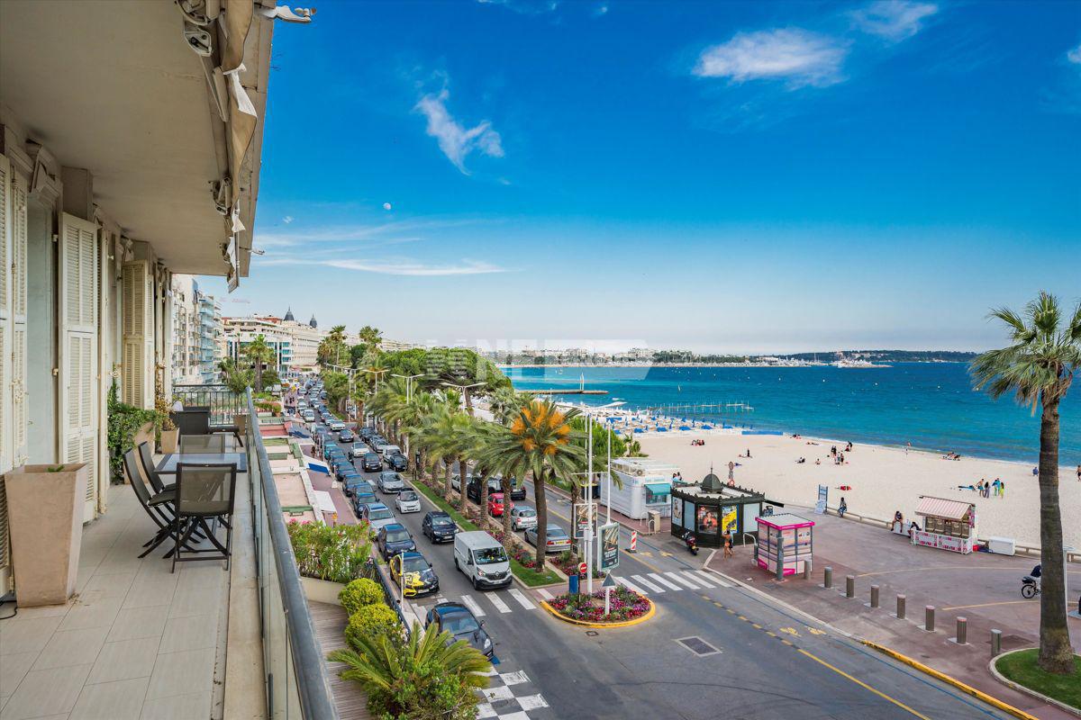 Апартаменты на знаменитом бульваре (rsi012030932)