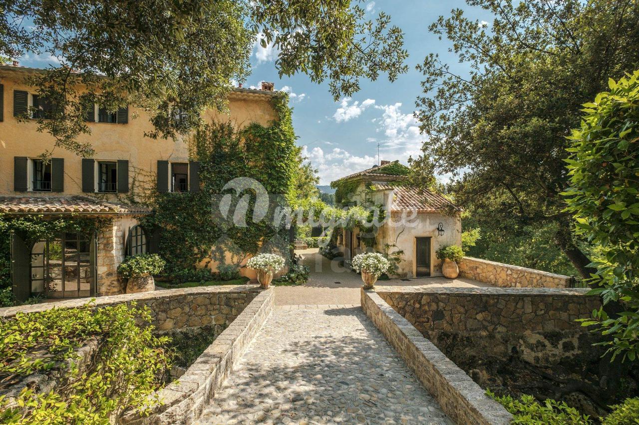Особняк XVIII века в Провансе (Reference: 6346)