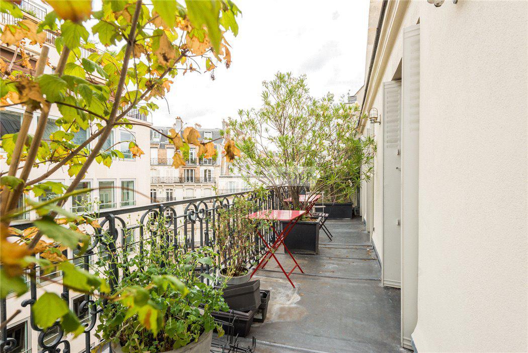 Апартаменты в 8-ом округе в Париже