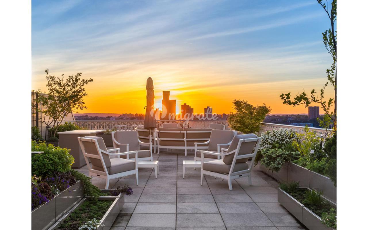 Кондоминиум в The Laureate, 2150 BROADWAY, PENTHOUSEA - Upper West Side, New York