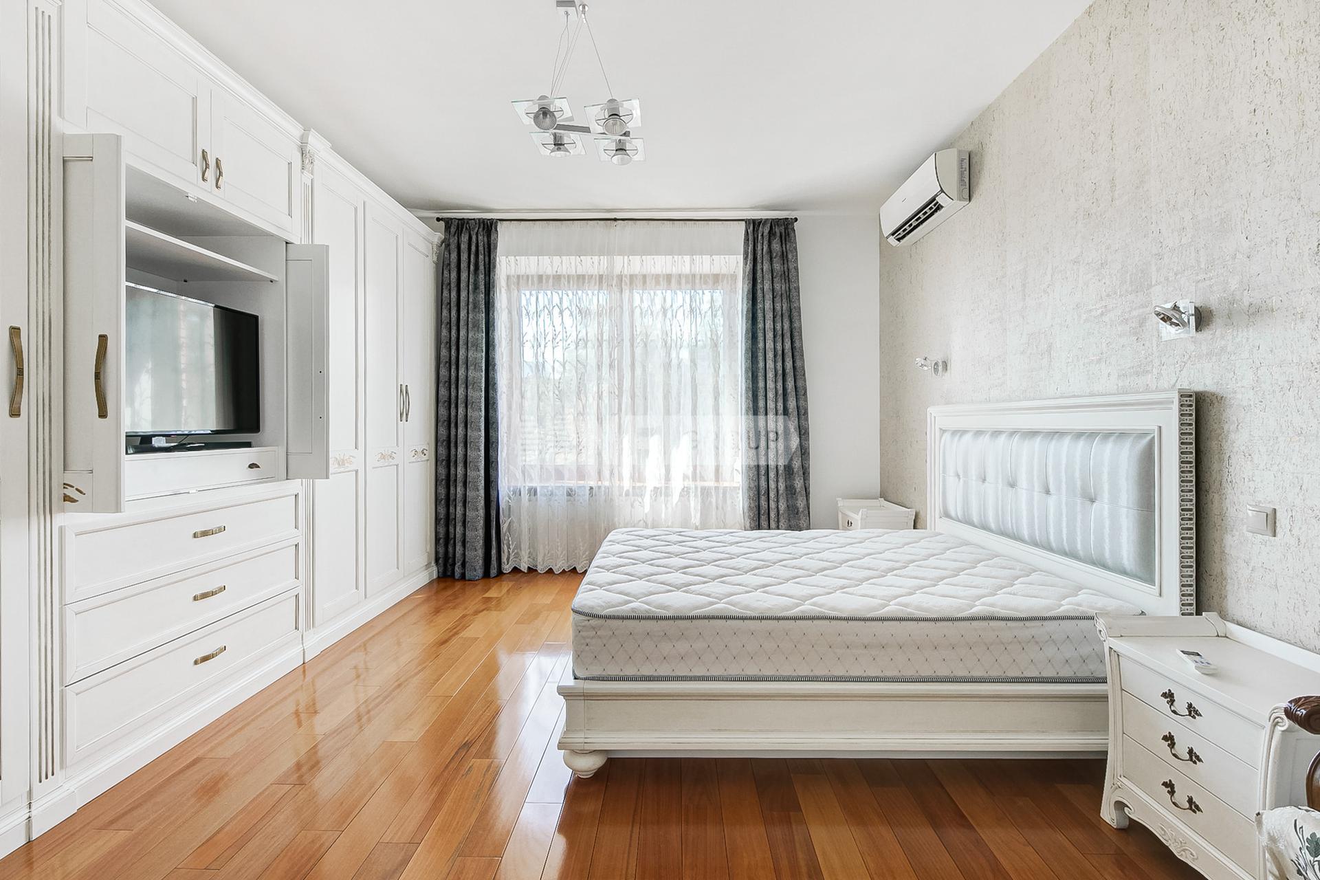 «Спиридоновка, 18» (Спиридоновка, 18)