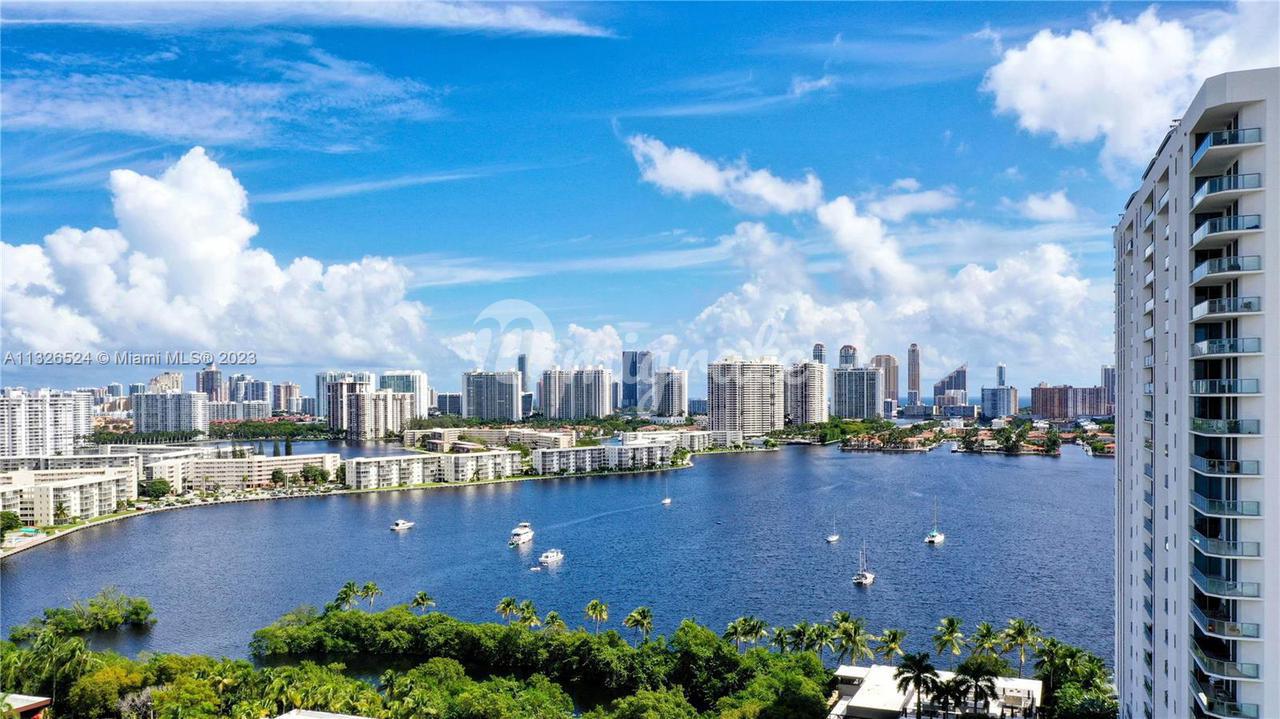 Кондоминиум в 17301 Biscayne Blvd, 902 - North Miami Beach, Florida