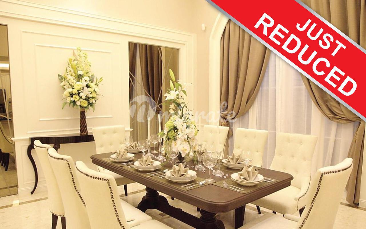 Поместье в The Luxurious Condominium amidst in the CBD and Townsfolk Lifestyle with the Modern Adornment.