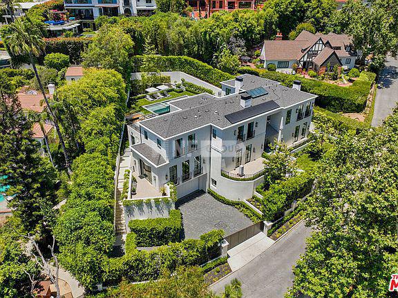 Дизайнерский дом в Лос-Анджелесе (2331 Chislehurst Dr, Los Angeles, CA 90027)