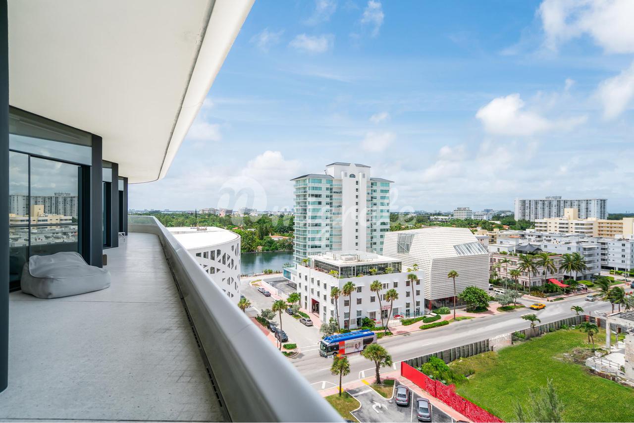 Кондоминиум в 3315  Collins Avenue , 8C - Miami Beach, Florida