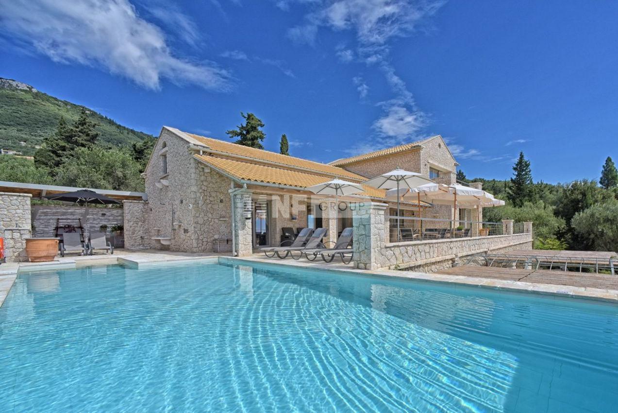 Дом с видом на море на о. Корфу в Греции