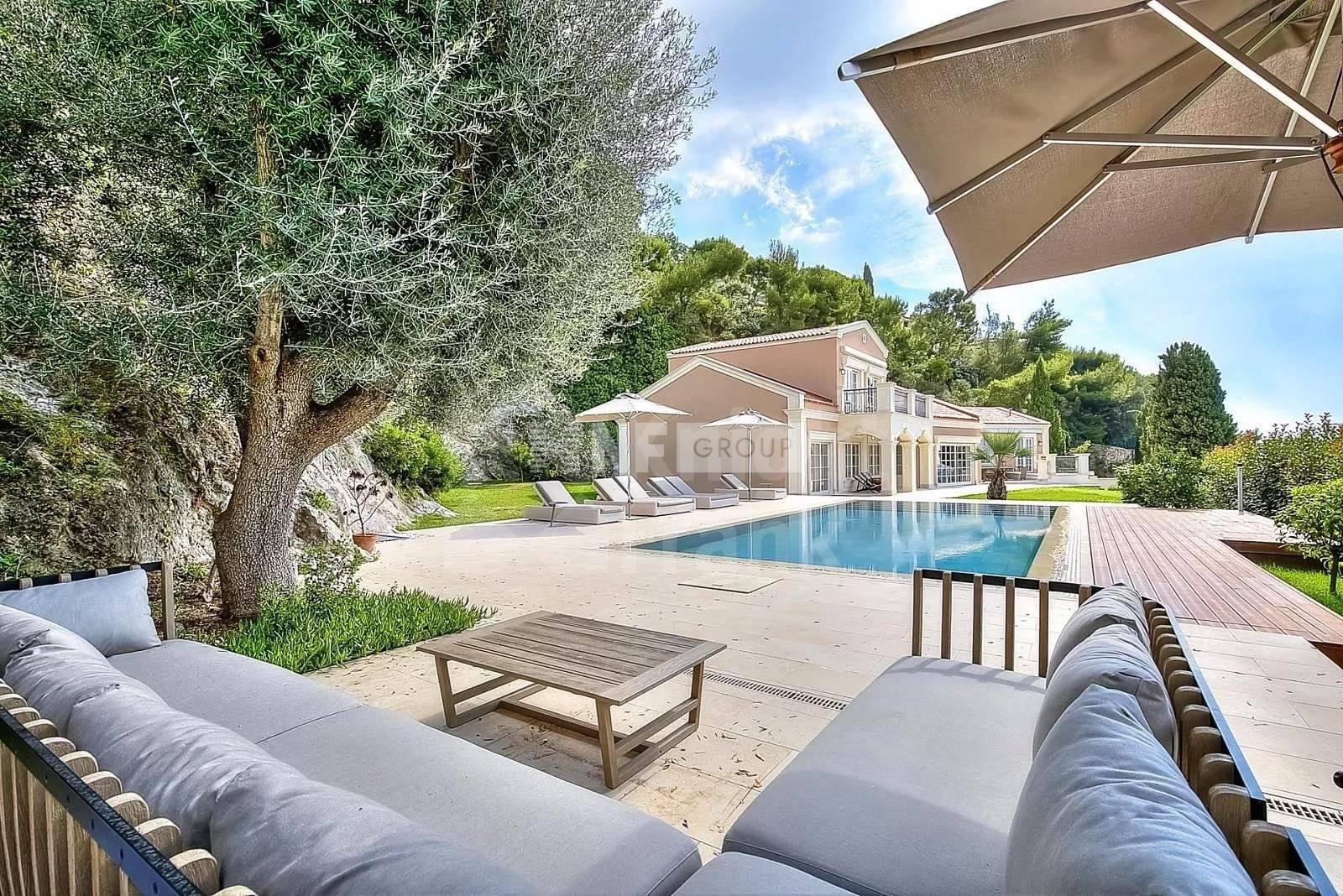 Вилла с панорамным видом на море в Рокбрюн-Кап-Мартен (Ref.: 7160)