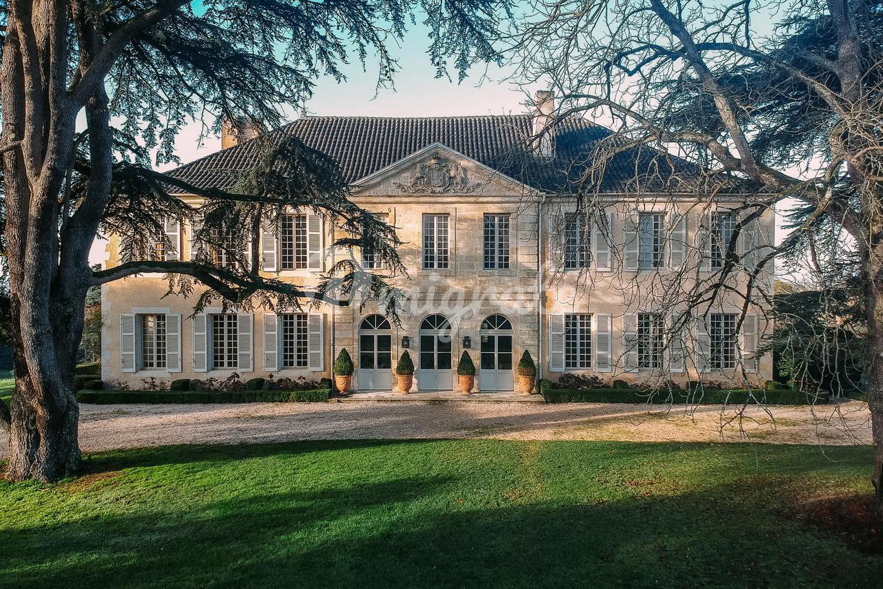 Шато в Mauvezin, Midi-Pyrénées, France