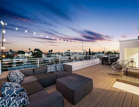 Современный трехуровневый дом в сердце Голливуда (1242 Gordon St, Los Angeles, CA 90038)