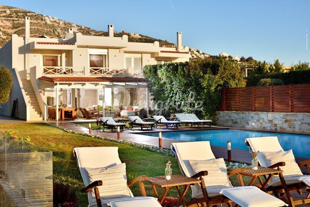 Вилла и гостевой домик