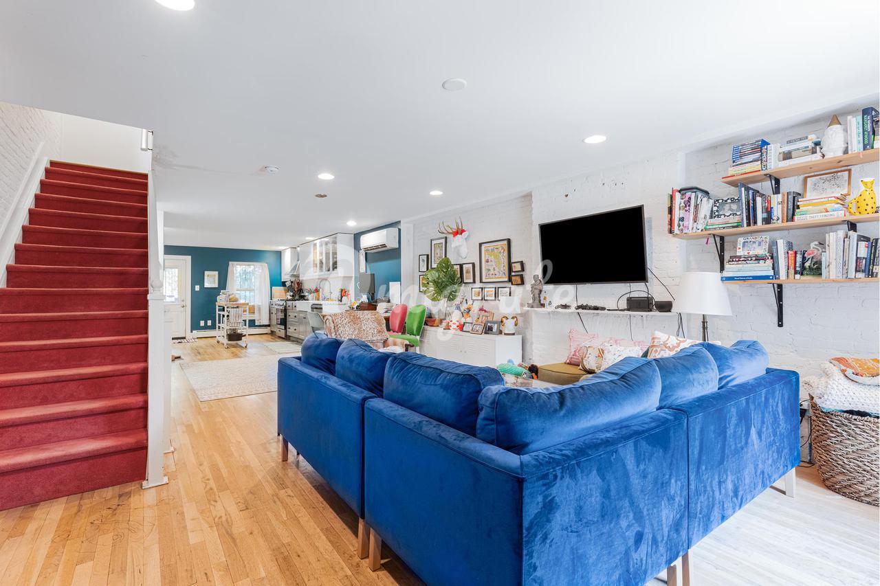 Вилла в 313 QUINCY ST, TOWNHOUSE - Bedford - Stuyvesant, New York