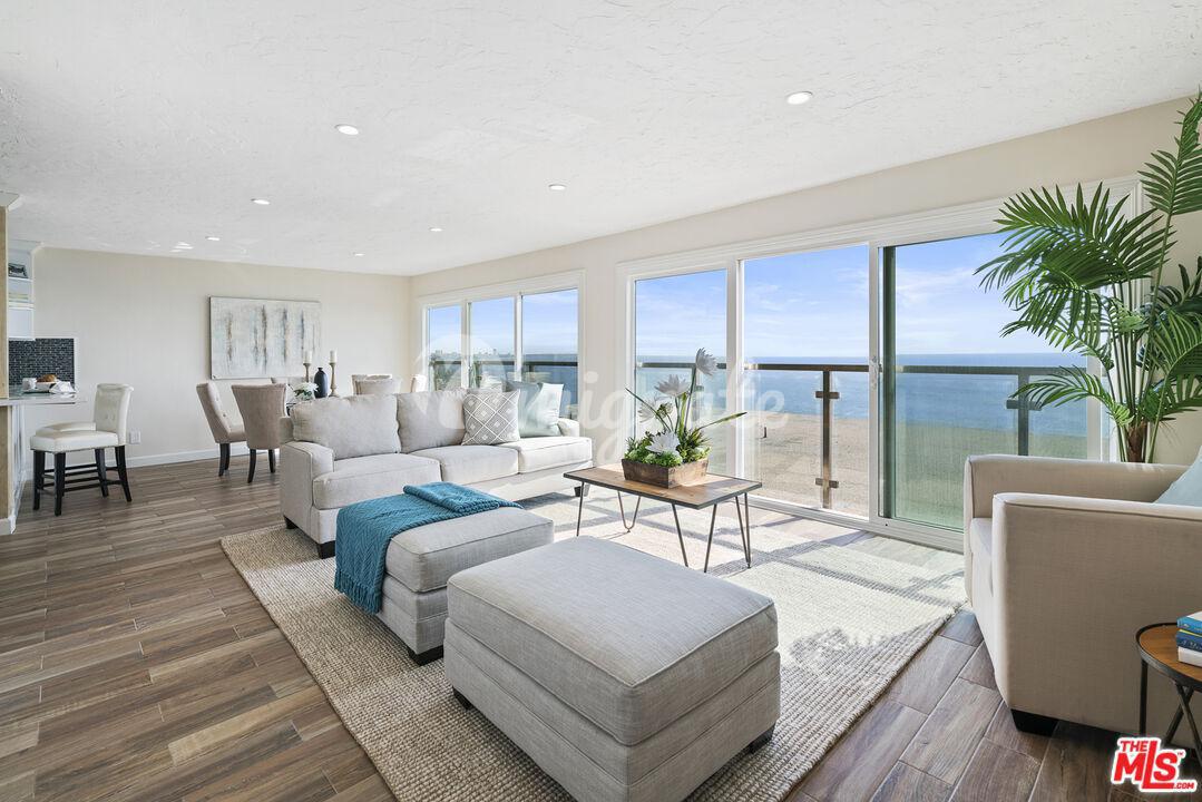 Кондоминиум в 18147 Coastline Dr, 6 - Malibu, California