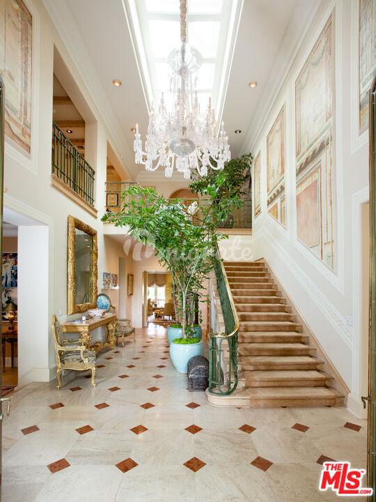 Вилла в 812 N Bedford Dr - Beverly Hills, California