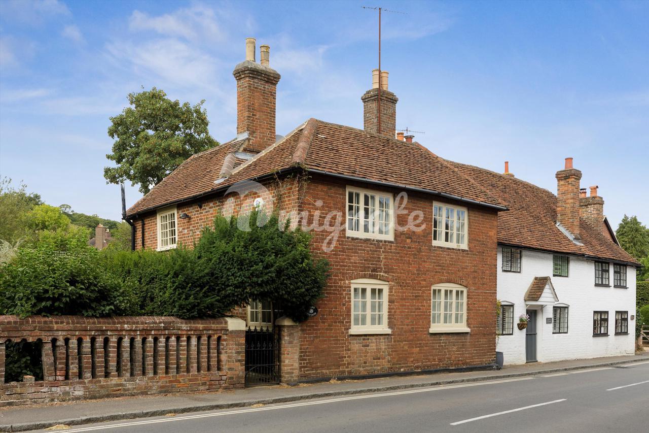 Вилла в Peony Cottage, The Street, Wonersh, Guildford, Surrey, GU5