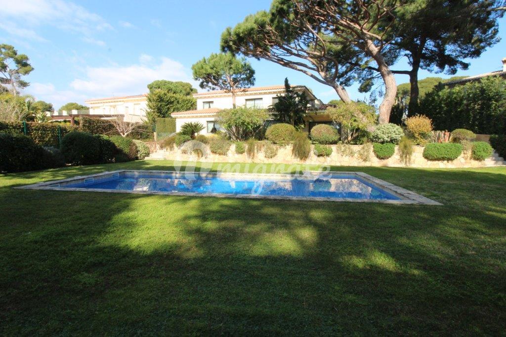 Вилла в закрытом охраняемом поселке в Сагаро