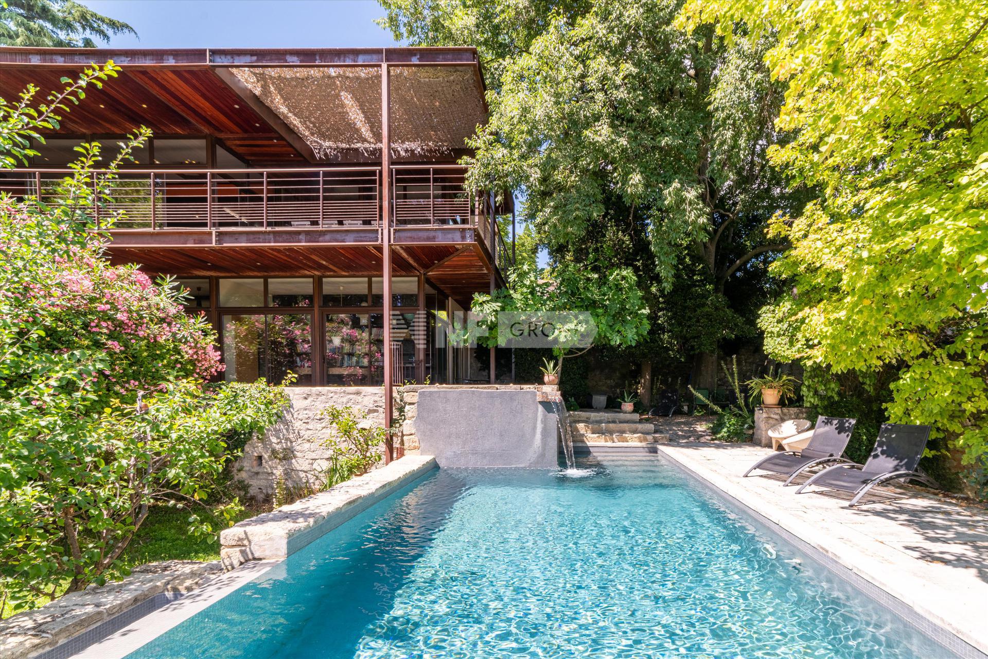 Вилла в 30700 Uzes, Gard, Languedoc-Roussillon