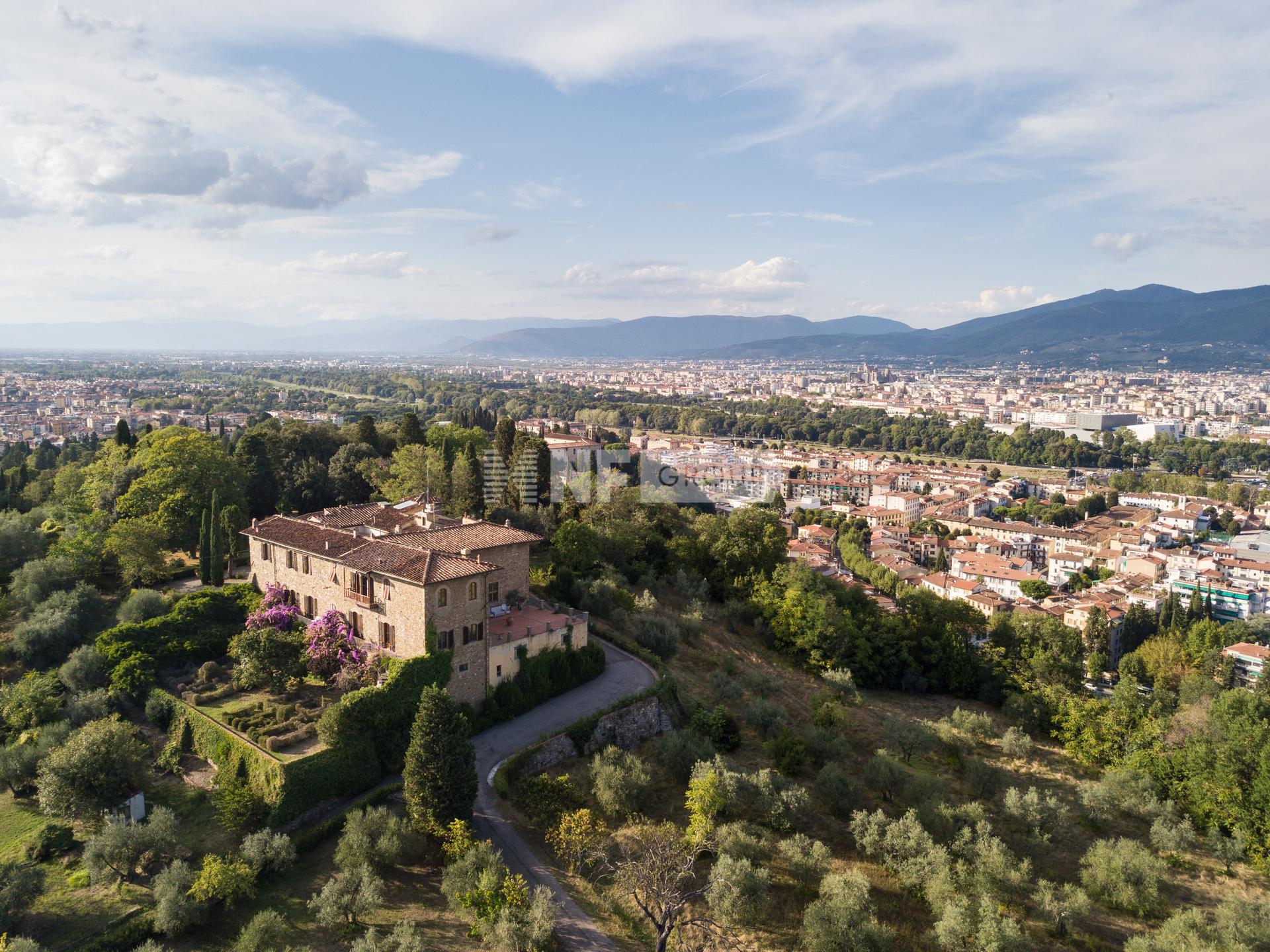 Вилла с панорамными видами в Тоскане