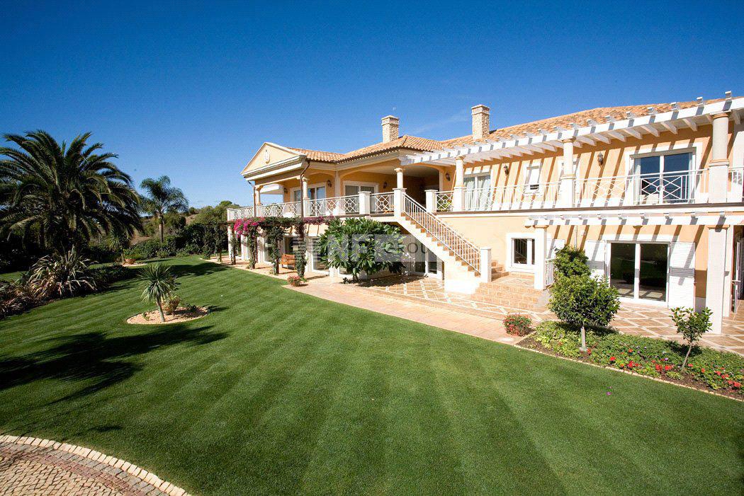 Вилла с видом на море