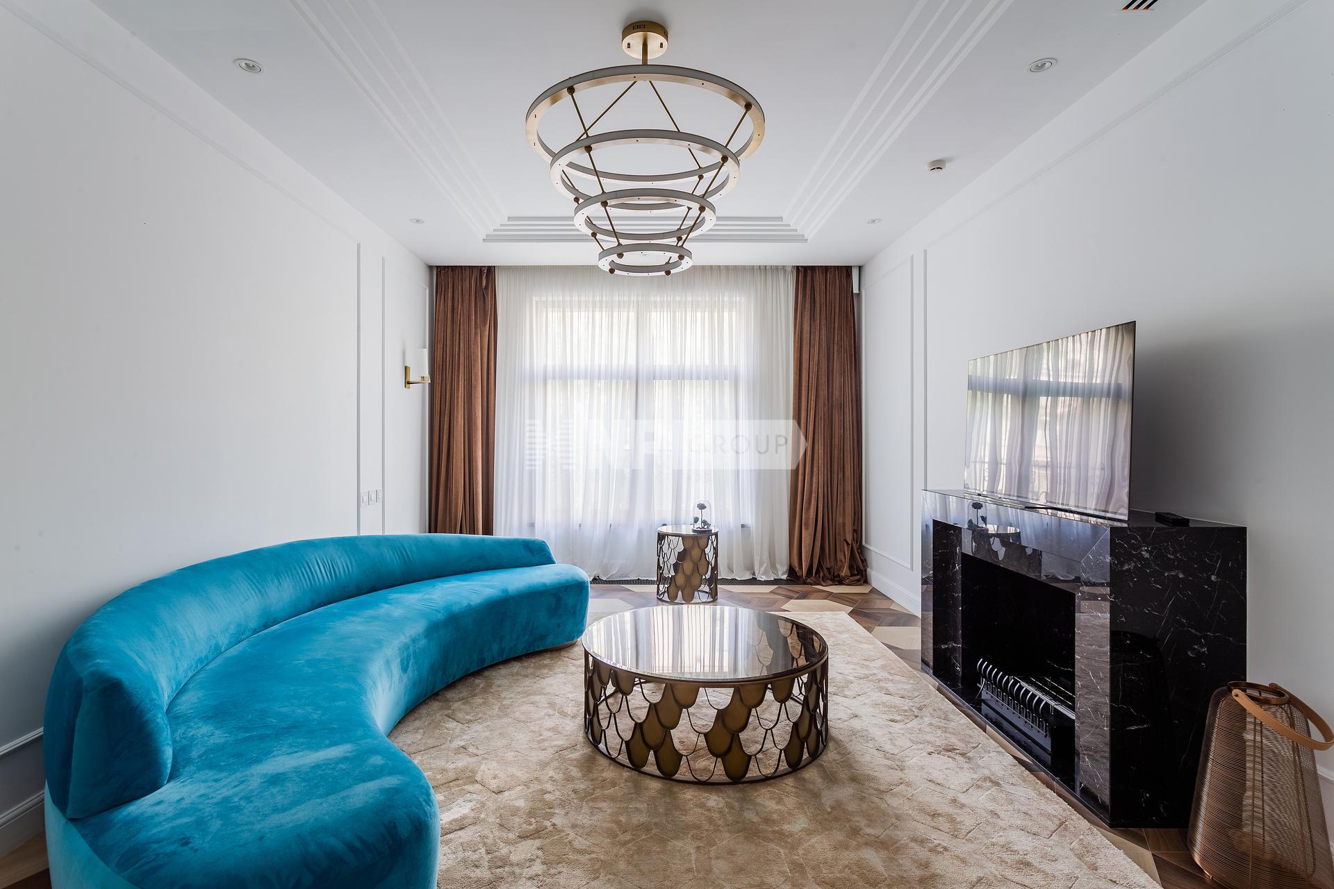 «Жизнь на Плющихе» (Жизнь на Плющихе)