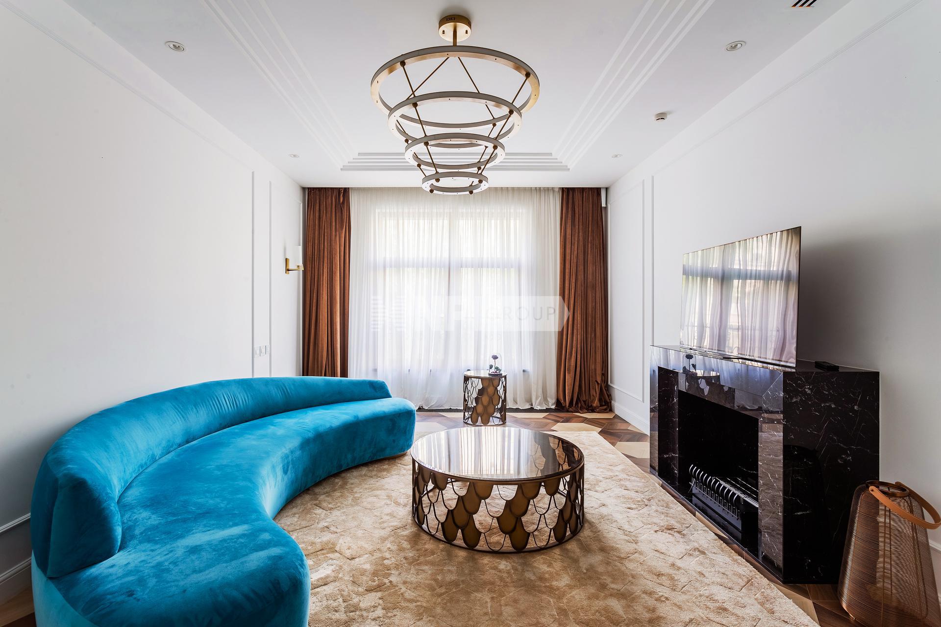 «Жизнь на Плющихе» (Жизнь на Плющихе)