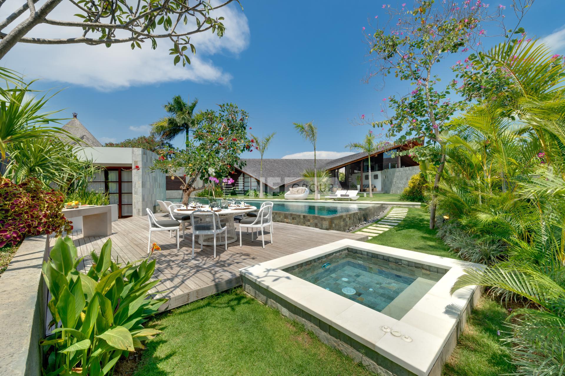 4-Bedroom Villa with Spacious Tropical Design in Seminyak