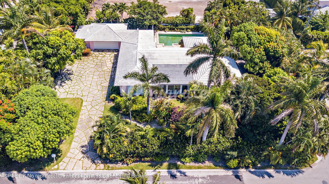 Вилла в 301  Plantation Road - Palm Beach, Florida
